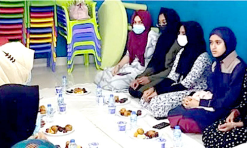 ഐ​വ-​സാ​ൽ​മി​യ ഗേ​ൾ​സ് വി​ങ്