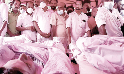 മുങ്ങിമരിച്ച വിദ്യാർഥികൾക്ക് നാടിന്‍റെ യാത്രാമൊഴി