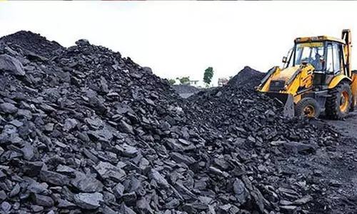 രാജ്യത്തെ ഇരുട്ടിലാക്കി ഊർജ പ്രതിസന്ധി; കൽക്കരി വാഗണുകൾക്ക് വഴിയൊരുക്കാൻ 713 ട്രെയിനുകൾ റദ്ദാക്കി