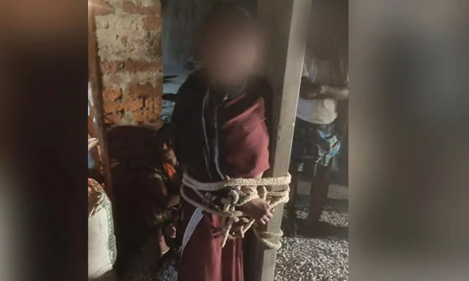 അവിഹിത ബന്ധമാരോപിച്ച് യുവതിയെ തൂണിൽ കെട്ടിയിട്ട് മർദിച്ചു; ഭർത്താവടക്കം അഞ്ചുപേർ അറസ്റ്റിൽ