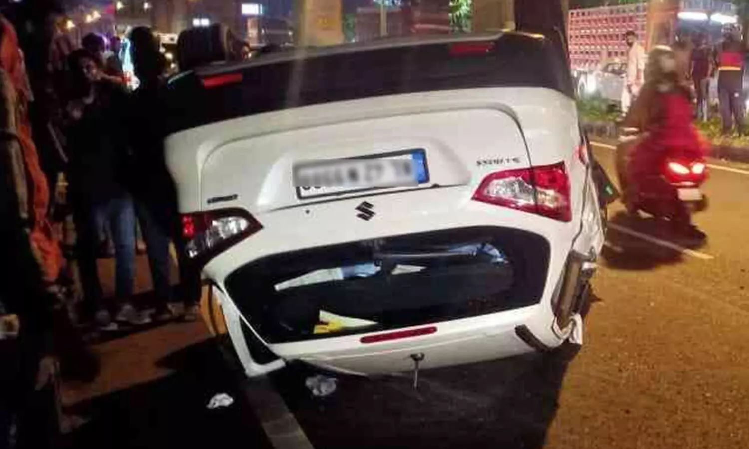 ദേശീയപാതയിൽ വാഹനാപകടം; കാർ തലകീഴായി മറിഞ്ഞു