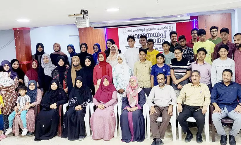 മ​ദ്​​റ​സ വി​ദ്യാ​ർ​ഥി​ക​ൾ​ക്ക്​ യാ​ത്ര​യ​യ​പ്പ്