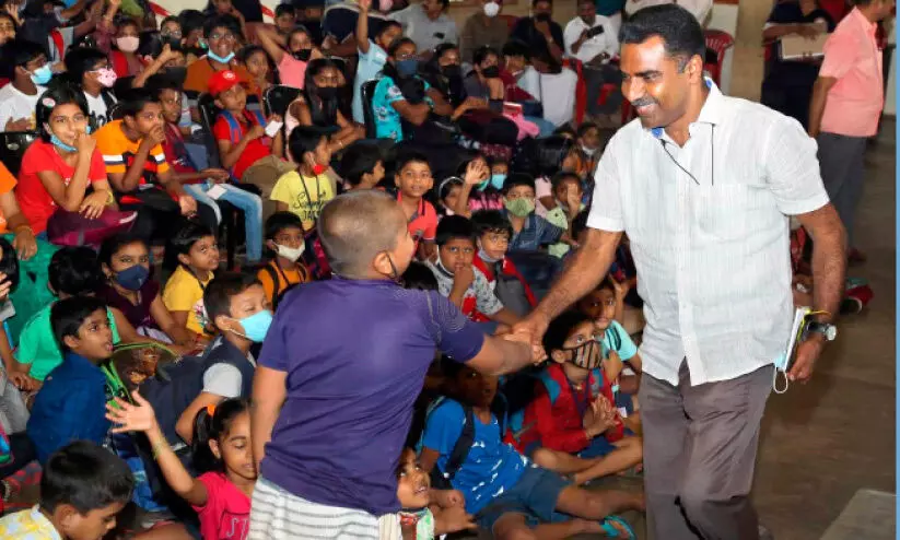 കുട്ടികൾക്ക് പൊലീസാകണം; പൊലീസിനോ, കുട്ടിയായാൽ മതി