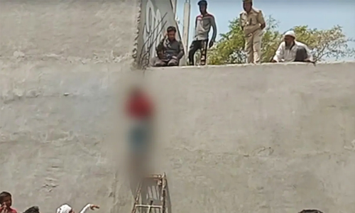 ആശുപത്രി വളപ്പിൽ നഴ്സ് തൂങ്ങിമരിച്ച നിലയിൽ; ബലാത്സംഗം ചെയ്ത് കൊന്നതാണെന്ന് കുടുംബം