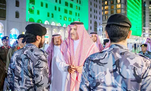 സുരക്ഷ ഉദ്യോഗസ്ഥരുടെ സേവനത്തെ മദീന ഗവർണർ പ്രശംസിച്ചു