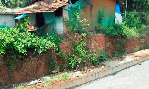 ബൈപാസിന് ഭൂമി വിട്ടുനൽകി; ഇപ്പോൾ വീട് ഇടിഞ്ഞുവീഴുമോയെന്ന ഭീതിയിൽ വയോധിക