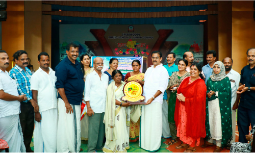 അംഗൻവാടി അധ്യാപികയുടെ യാത്രയയപ്പ് ആഘോഷമാക്കി നാട്ടുകൂട്ടം