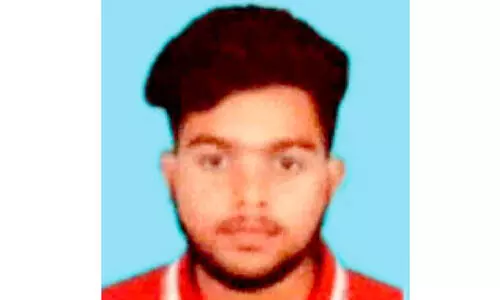 യുവാവ് അയല്‍വീട്ടില്‍ തൂങ്ങി മരിച്ച നിലയില്‍