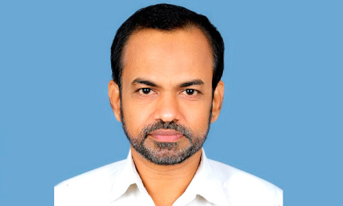 ഉമർ മാഷ് സ്കൂളിൽനിന്ന് ഇറങ്ങുന്നു; പഠനവും പ്രവൃത്തിയും മുടങ്ങില്ല ഉമർ മാഷ് സ്കൂളിൽനിന്ന് ഇറങ്ങുന്നു; പഠനവും പ്രവൃത്തിയും മുടങ്ങില്ല