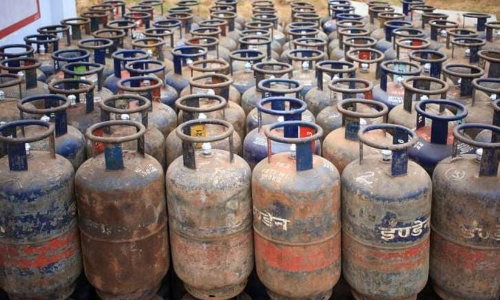 വീണ്ടും ഇരുട്ടടി; വാണിജ്യ പാചക വാതക വില 102 രൂപ കൂട്ടി