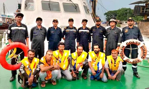 ബേപ്പൂരിൽനിന്ന് പുറപ്പെട്ട ഉരു കടലിൽ തകർന്നു; ജീവനക്കാരെ രക്ഷപ്പെടുത്തി