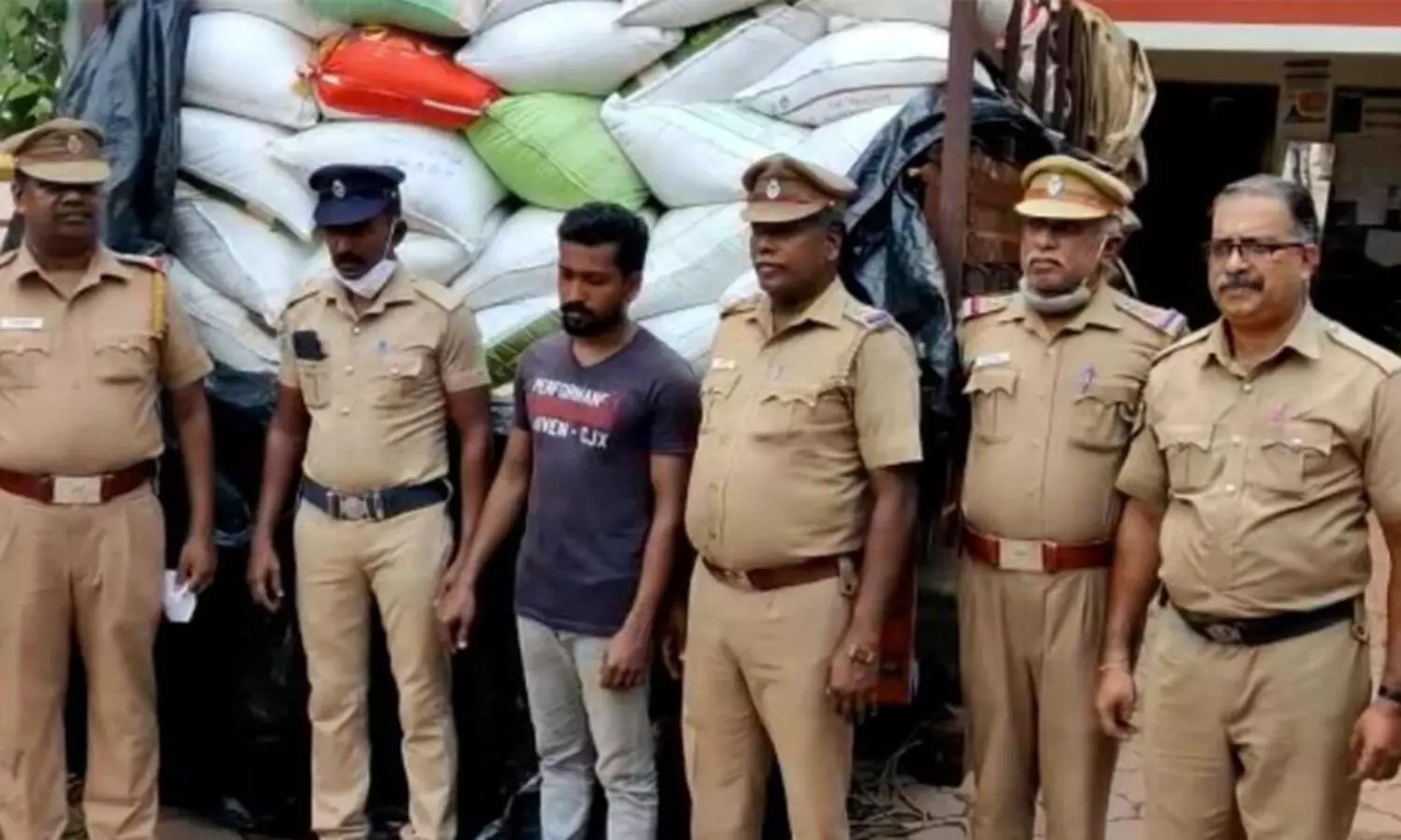 എട്ട് ടൺ റേഷനരി പിടികൂടി