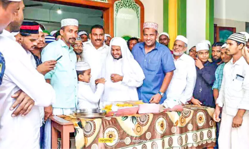 അന്തർ സംസ്ഥാനക്കാരെ ചേർത്തുപിടിച്ച് ആഘോഷം