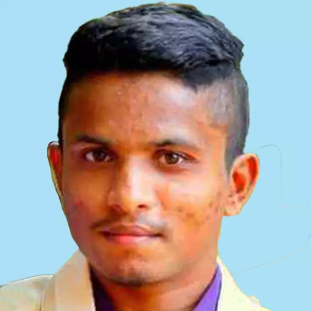 ബൈ​ക്ക് ഡി​വൈ​ഡ​റി​ലി​ടി​ച്ച് യു​വാ​വ് മ​രി​ച്ചു