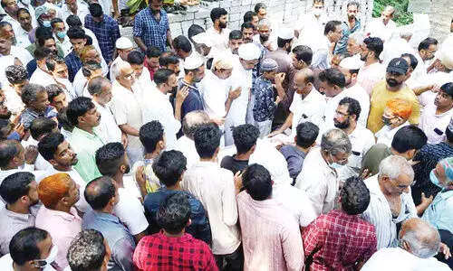 മൊയ്തീൻ മുസ്‍ലിയാർക്ക് കണ്ണീരിൽ കുതിർന്ന വിട