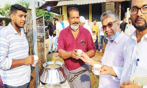 മതസൗഹാർദത്തിന്റെ മധുരം വിളമ്പി കുമാരേട്ടൻ