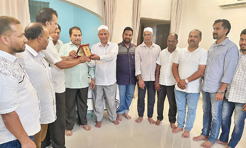 തെ​ക്കോ​ല​ത്ത് യൂ​സ​ഫ് മൗ​ല​വി​ക്ക് യാ​ത്ര​യ​പ്പ് ന​ൽ​കി