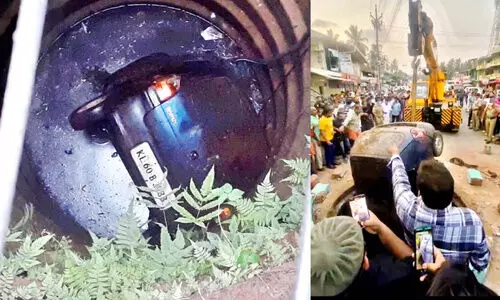 ബൈക്കിലിടിച്ച കാർ കിണറ്റിൽ വീണു; കാറിലുണ്ടായിരുന്ന മൂന്നു കുട്ടികളടക്കം നാലുപേരെ രക്ഷപ്പെടുത്തി