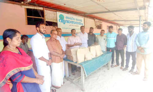 പെരുന്നാൾ ആഘോഷം വൃദ്ധസദനത്തിലെ അന്തേവാസികൾക്കൊപ്പം