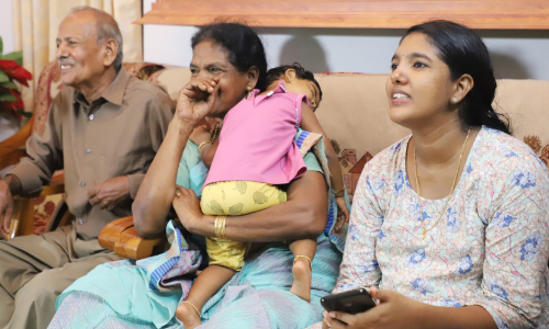 ആധിയും ആകാംക്ഷയും സന്തോഷത്തിന് വഴിമാറി; ആഹ്ലാദത്തിൽ ക്യാപ്റ്റന്‍റെ വീട്ടുകാർ