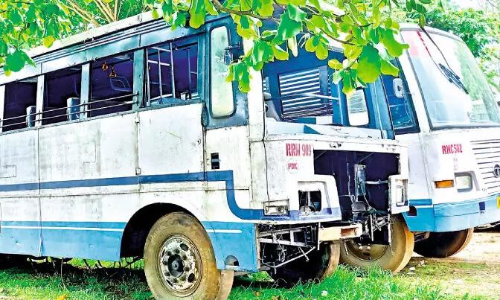 തുരുമ്പെടുത്ത്​ നശിക്കുന്ന കെ.എസ്​.ആർ.ടി.സി ബസുകളുടെ എണ്ണമെത്ര?, ആകെ ഓടിയ ദൂരമെത്ര? -വിശദീകരണം തേടി ഹൈകോടതി