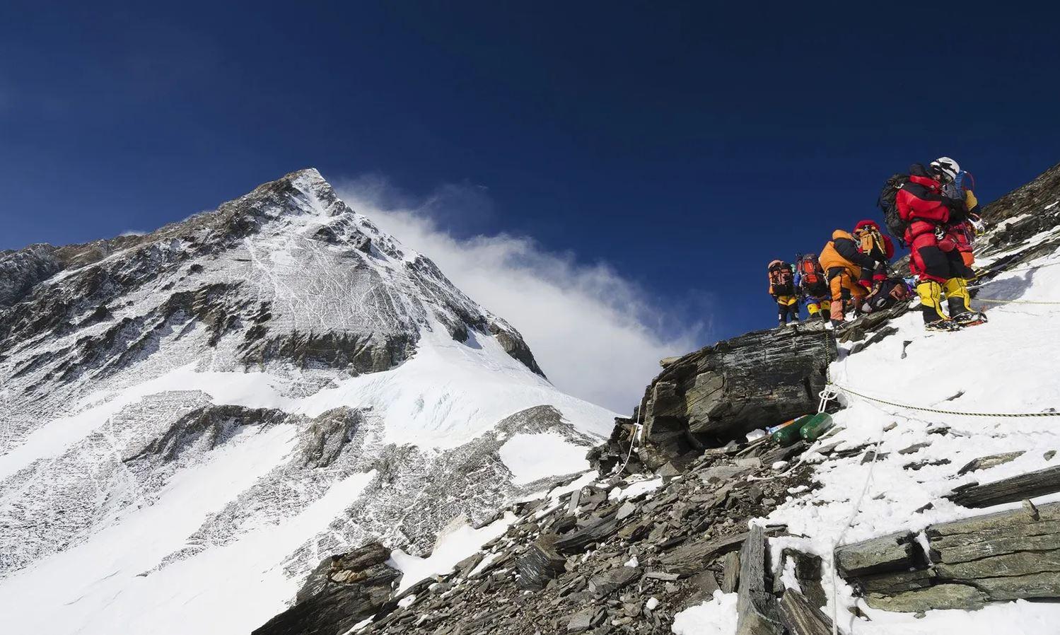 The Bodies Of Dead Climbers On Mount Everest The Bodies Of Dead Climbers On Mount Everest