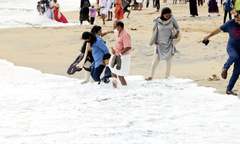 അ​വ​ധി​ക്കാ​ലം ആ​ഘോ​ഷി​ക്കാം ക​രു​ത​ലോ​ടെ