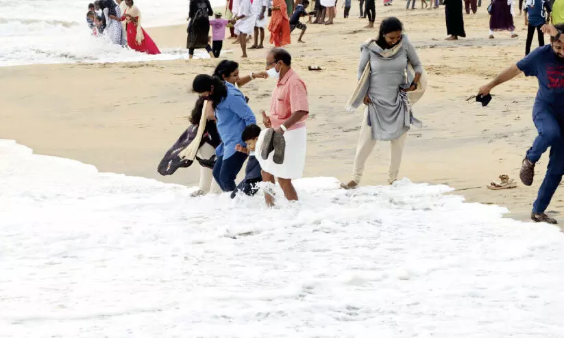 അവധിക്കാലം ആഘോഷിക്കാം കരുതലോടെ അവധിക്കാലം ആഘോഷിക്കാം കരുതലോടെ