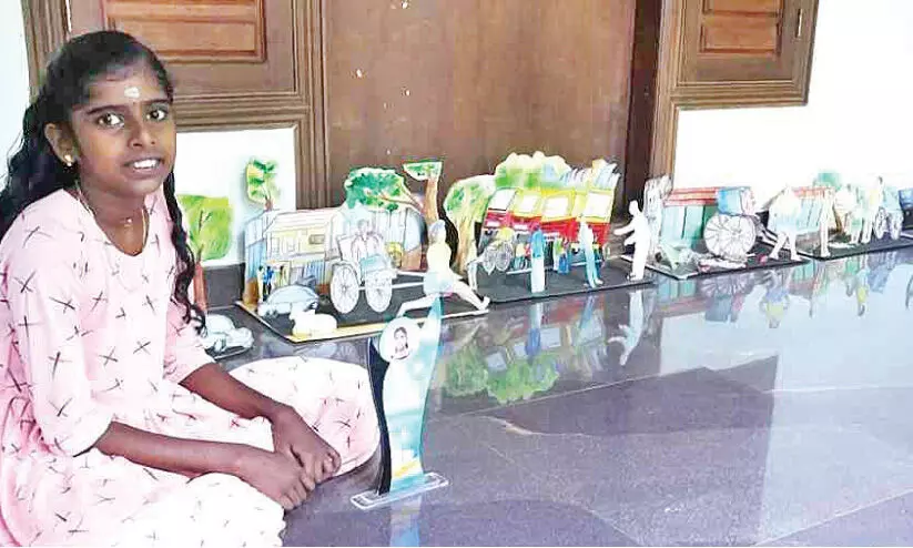 ഓടയില് നിന്ന് നോവലിന് കൊച്ചുമിടുക്കിയുടെ ചിത്രഭാഷ്യം ഓടയില് നിന്ന് നോവലിന് കൊച്ചുമിടുക്കിയുടെ ചിത്രഭാഷ്യം