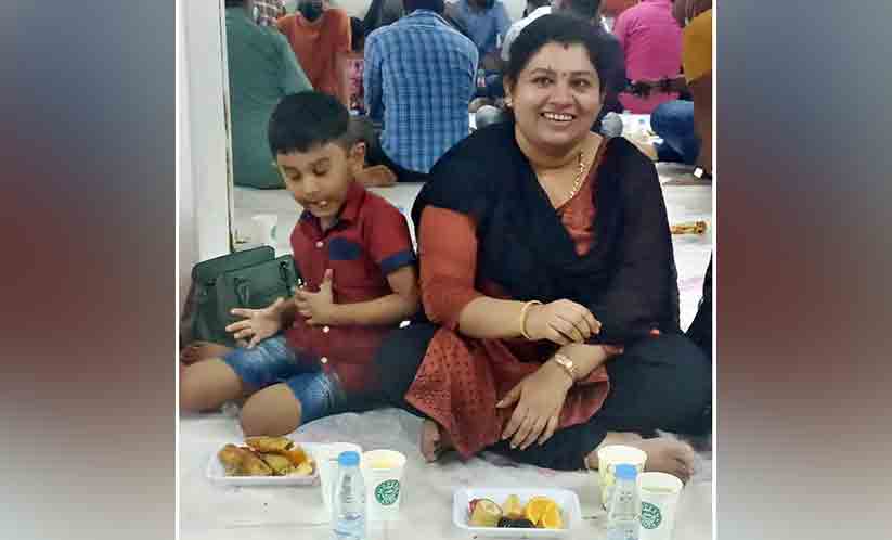 11 വർഷമായി മുടങ്ങാത്ത നോമ്പിന്റെ നിർവൃതിയിൽ ശരണ്യ ഷിബു 11 വർഷമായി മുടങ്ങാത്ത നോമ്പിന്റെ നിർവൃതിയിൽ ശരണ്യ ഷിബു