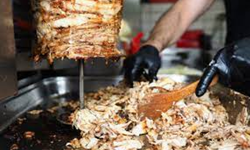 തമിഴ്നാട്ടിൽ ഷവർമ വിൽപന കേന്ദ്രങ്ങളിൽ റെയ്ഡ്; കടകൾക്കെതിരെ നടപടി