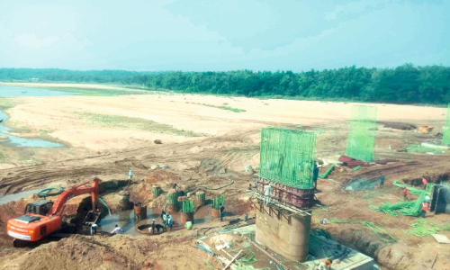 ദേശീയപാത വികസനം പുരോഗതിയിൽ; കുറ്റിപ്പുറത്ത് പുതിയ പാലത്തിന്റെ തൂണുകൾ ഉയരുന്നു