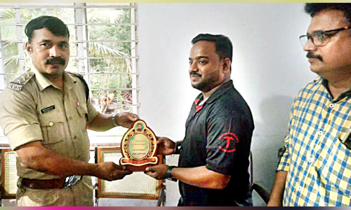 രക്ഷിച്ചത് നിരവധി ജീവനുകൾ; അസ്സുവിന് പൊലീസിന്റെ ആദരം