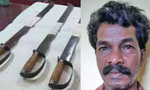 മൂന്ന് വാളുകളുമായി കൊല്ലപ്പണിക്കാരൻ അറസ്റ്റിൽ