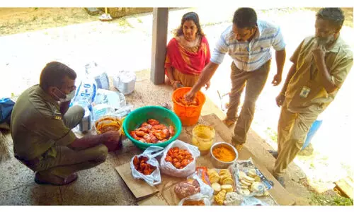 കണ്ണൂരിൽ ഭക്ഷ്യവകുപ്പിന്‍റെ പരിശോധന; പഴകിയ ഭക്ഷണം പിടിച്ചെടുത്തു
