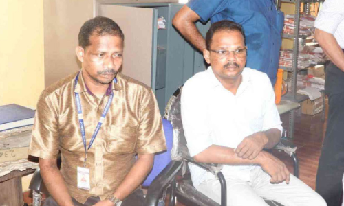 കൈക്കൂലി വാങ്ങുന്നതിനിടെ സബ് രജിസ്ട്രാര്‍ ഓഫിസിലെ രണ്ട് ജീവനക്കാര്‍ പിടിയില്‍