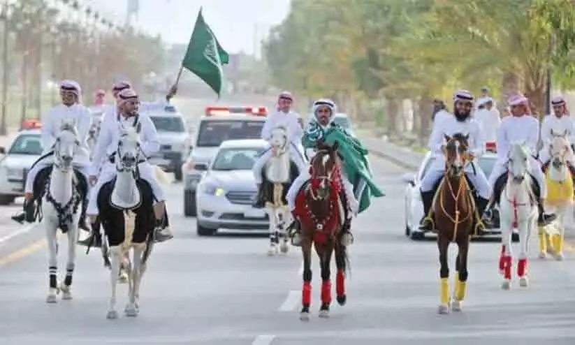 പെ​രു​ന്നാ​ൾ ആ​ഘോ​ഷം: അ​റാ​ർ ന​ഗ​ര​ത്തി​ൽ കു​തി​ര​പ്പ​ട​യു​ടെ പ്ര​ക​ട​നം