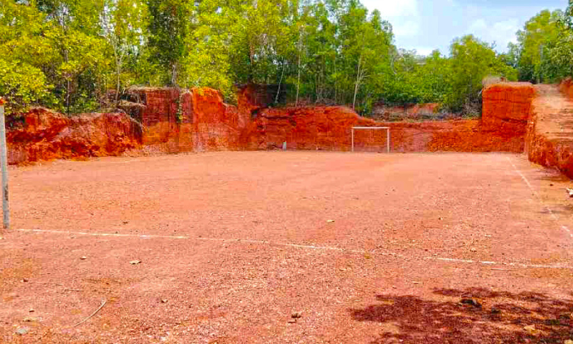 ക്ലബ്ബ് വിലകൊടുത്തു വാങ്ങിയ സ്ഥലം; ഫുട്ബാൾ മൈതാനമാക്കി ക്ലബ്ബ് വിലകൊടുത്തു വാങ്ങിയ സ്ഥലം; ഫുട്ബാൾ മൈതാനമാക്കി