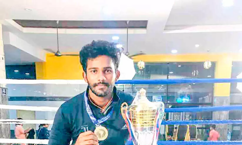 മുയ് തായ് ചാമ്പ്യൻഷിപ്പിൽ എഡ്വിൻ ജി. സുനിലിന് സ്വർണം മുയ് തായ് ചാമ്പ്യൻഷിപ്പിൽ എഡ്വിൻ ജി. സുനിലിന് സ്വർണം