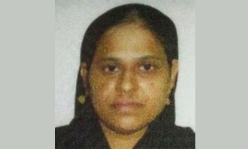 സൗദിയിൽ ഉംറ കഴിഞ്ഞ് മടങ്ങിയ തമിഴ് കുടുംബം സഞ്ചരിച്ച കാർ മറിഞ്ഞ് യുവതി മരിച്ചു; നാലു പേര്‍ക്ക് പരിക്ക്