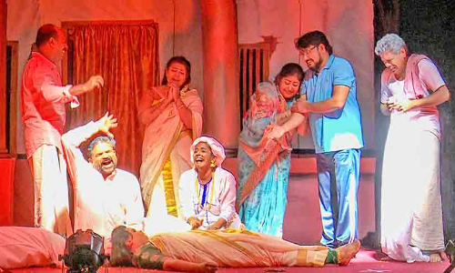 കലാസ്വാദകരെ ആകർഷിച്ച് റംസാനിലെ പൂക്കൾ