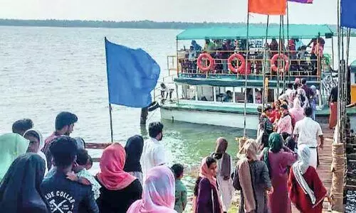 പൊന്നാനിയിലെ 12 ടൂറിസ്റ്റ് ബോട്ടുകളിൽ ഹാർബർ ക്രാഫ്റ്റ് ലൈസൻസ് അഞ്ചെണ്ണത്തിന് മാത്രം പൊന്നാനിയിലെ 12 ടൂറിസ്റ്റ് ബോട്ടുകളിൽ ഹാർബർ ക്രാഫ്റ്റ് ലൈസൻസ് അഞ്ചെണ്ണത്തിന് മാത്രം