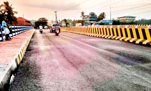 യാത്രാദുരിതം: മംഗലം പാലം താൽക്കാലികമായി തുറന്നു