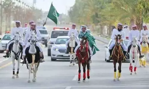 പെ​രു​ന്നാ​ൾ ആ​ഘോ​ഷം: അ​റാ​ർ ന​ഗ​ര​ത്തി​ൽ കു​തി​ര​പ്പ​ട​യു​ടെ പ്ര​ക​ട​നം