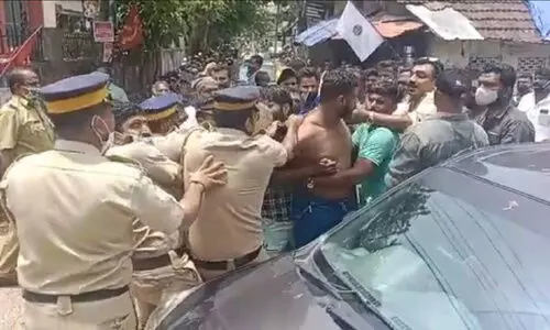 കാരയ്ക്കാമണ്ഡപം റഫീഖ് കൊലക്കേസ്; ഏഴ് പ്രതികൾക്കും ജീവപര്യന്തം കാരയ്ക്കാമണ്ഡപം റഫീഖ് കൊലക്കേസ്; ഏഴ് പ്രതികൾക്കും ജീവപര്യന്തം