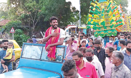 കേരള ടീം ക്യാപ്റ്റന് ജന്മനാടിന്റെ ഉജ്ജ്വല സ്വീകരണം