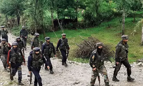 കശ്മീരിൽ ഏറ്റുമുട്ടൽ; സുരക്ഷസേന മൂന്നു ഭീകരരെ വധിച്ചു