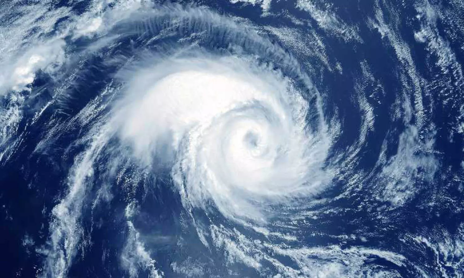 ന്യൂ​ന​മ​ർ​ദം അ​സാ​നി ചു​ഴ​ലി​ക്കാ​റ്റാ​യി മാ​റാ​ൻ സാ​ധ്യ​ത​യെ​ന്ന്‌