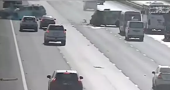 വാഹനം ഓട്ടത്തിനിടെ നിന്നാല്‍ അപകടമൊഴിവാക്കാന്‍ ശ്രദ്ധവേണം -പൊലീസ്