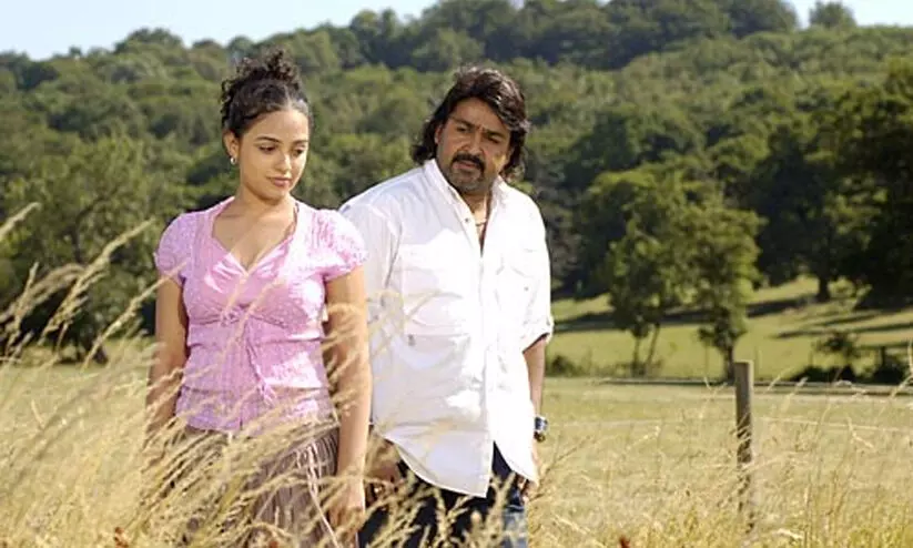 മോഹൻലാലും നിത്യമേനോനും (ചിത്രം: ആകാശഗോപുരം) മോഹൻലാലും നിത്യമേനോനും (ചിത്രം: ആകാശഗോപുരം)